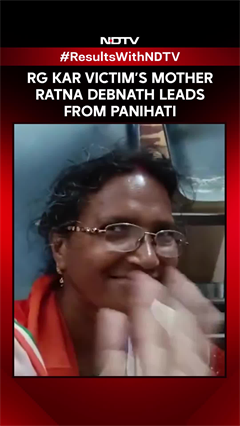 RG Kar Victim&rsquo;s Mother Ratna Debnath Leads From Panihati, Shows Victory Sign
