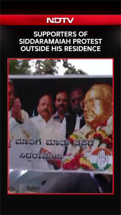 Supporters of Siddaramaiah Protest Outside His Residence