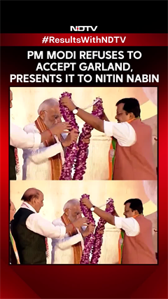 PM Modi Refuses To Accept Garland, Presents It To &lsquo;Boss&rsquo; Nitin Nabin Instead