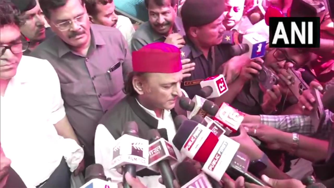 Akhilesh Yadav on Prateek Death: छोटे भाई की संदिग्ध मौत पर भावुक हुए अखिलेश यादव, बोले- उसे बचपन से देखा हूं