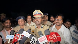 banda accident truck overturned on e rickshaw six dead