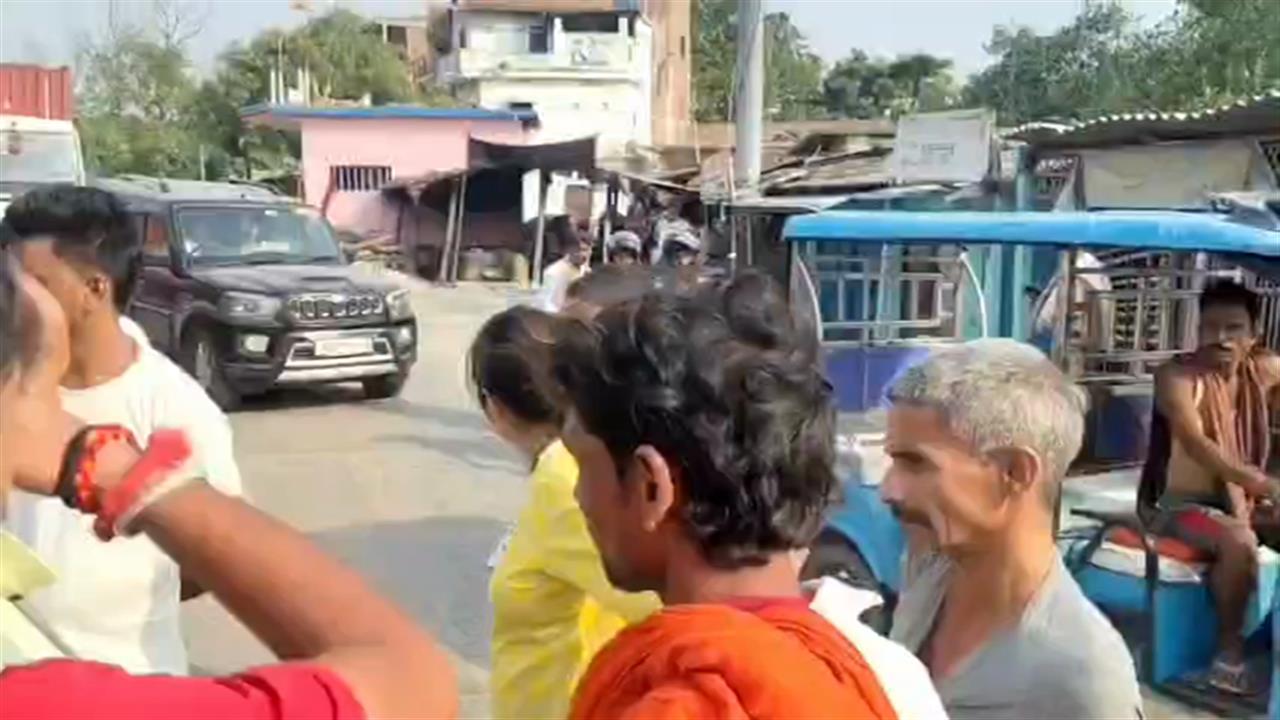 Bihar: डॉक्टर की पत्नी का हाई वोल्टेज ड्रामा... पिकअप चालक को पीटा