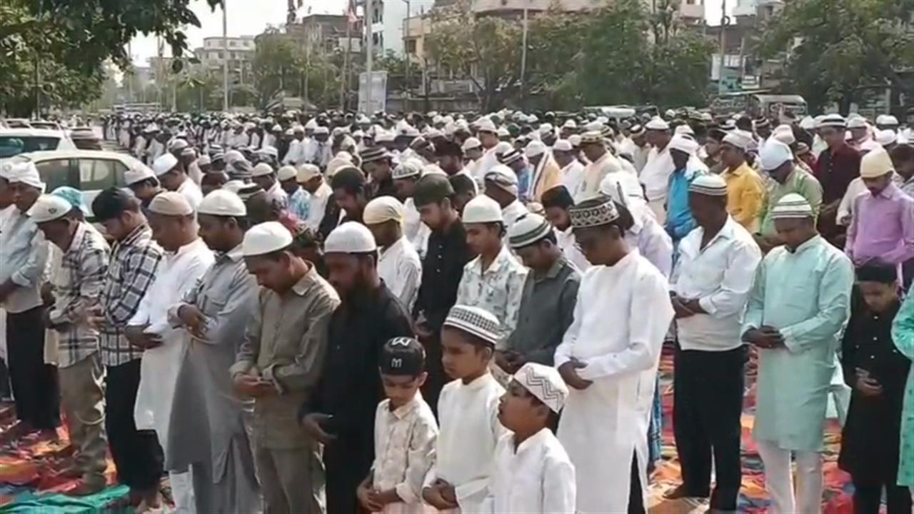 बिहार में शांतिपूर्ण माहौल में हुई बकरीद की नमाज, निभाई गई पुरानी परंपरा