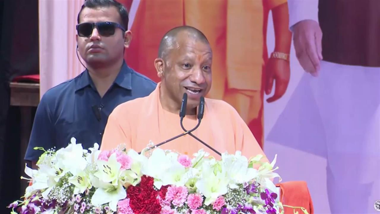 तब बिजली के तारों पर कपड़े सूखा करते थे... CM योगी ने किसे दिया करारा जवाब