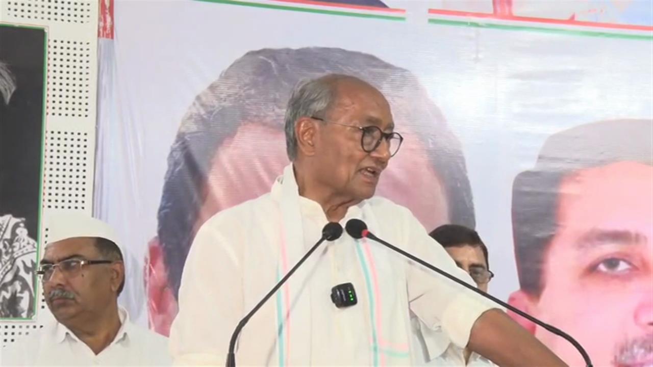 MP: दिग्विजय सिंह बोले-बहुसंख्यक सांप्रदायिकता ज्&zwj;यादा खतरनाक