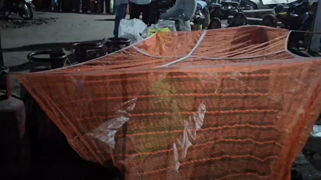 यूपी CM के गोरखपुर में गैस एजेंसी पर 33 लाख का जुर्माना