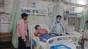 गोरखपुर की अनोखी शादी: आईसीयू में भर्ती दुल्हन की भरी मांग, बारात लेकर अस्पताल पहुंचा दूल्हा
