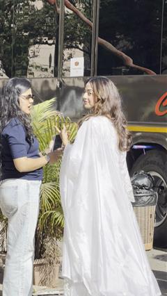 Helly Shah Keeps It Chic for Shoot Day in Andheri