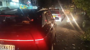 कोटा में आंधी से गिरा पेड़, ऑटो आया चपेट में