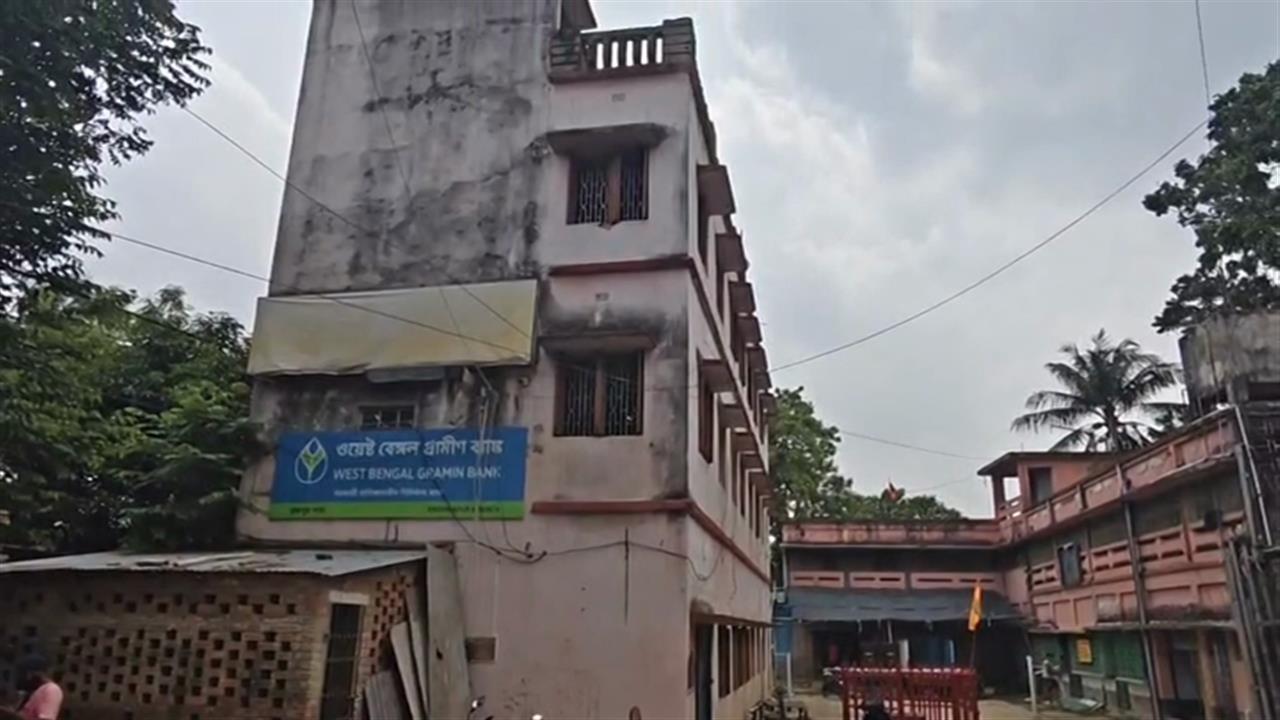 Holding Centers in Murshidabad: बंगाल में घुसपैठियों के लिए बनाए 'होल्डिंग सेंटर', शुभेंदु का सुपर एक्शन शुरू