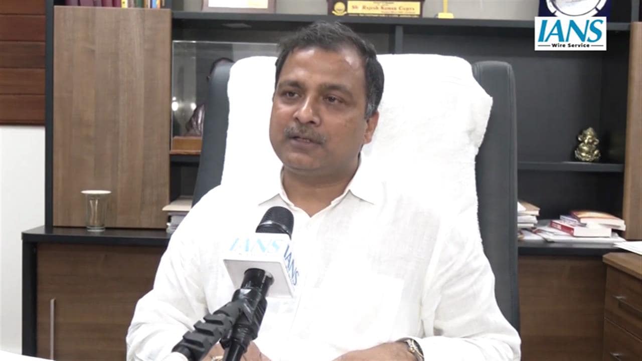 "पेपर ऑफलाइन तो वेबसाइट हैक कैसे?" CBSE अफसर के इस 'महान ज्ञान' पर सिर पकड़ लेंगे आप