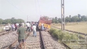 हिट एंड रन आरोपी ट्रक चालक ने रेलवे ट्रैक पर चढ़ा दी ट्रक