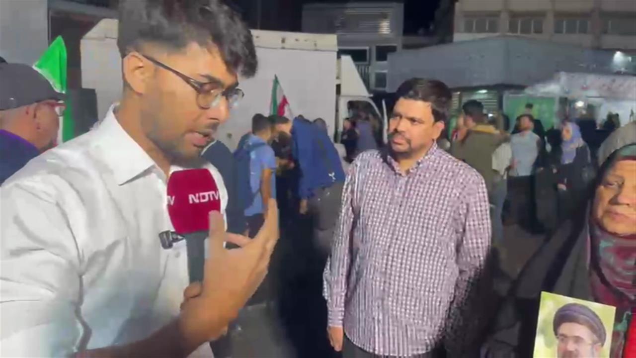 Iran Ground Report: हजारों की भीड़ में रो पड़ी ये महिला, ईरान की कहानी आंखों से कर दी बयां