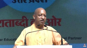 सड़क पर नहीं होगी नमाज... योगी बोले- प्यार से मानेंगे ठीक, वरना दूसरा तरीका अपनाएंगे