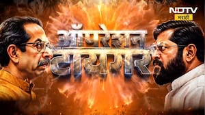 Shivsena @60 | ठाकरेंच्या मेळाव्यात प्रबोधनकारांच्या बॅनरची चर्चा; शिवसैनिक आक्रमक