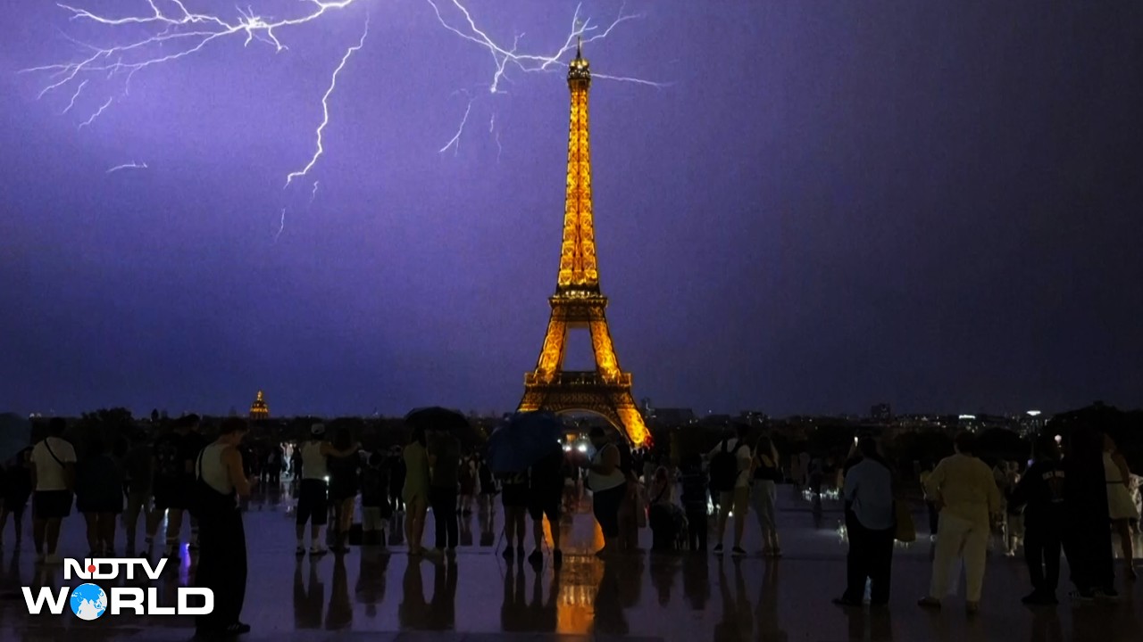 Eiffel Tower News | Lightning Strikes Eiffel Tower As Thunderstorm Rages Over Paris