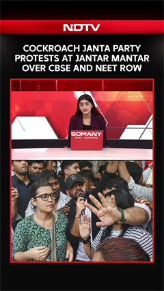 Cockroach Janta Party | CJP Protest At Jantar Mantar: Limited Turnout, Strong Voices On CBSE-NEETRow