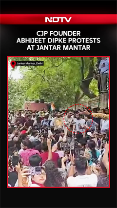 Cockroach Janta Party Founder Abhijeet Dipke Leads Protest At Jantar Mantar