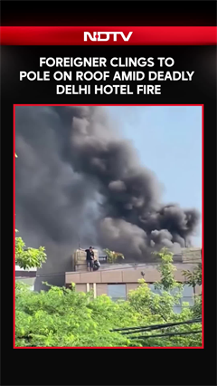 Delhi Fire Tragedy | Foreigner Clings To Pole On Roof Amid Deadly Delhi Hotel Fire