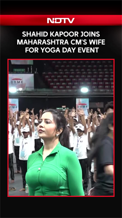Yoga Day | Shahid Kapoor Joins Amruta Fadnavis For International Yoga Day Celebration