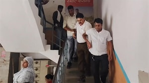 इटावा में ACMO घूस लेते गिरफ्तार