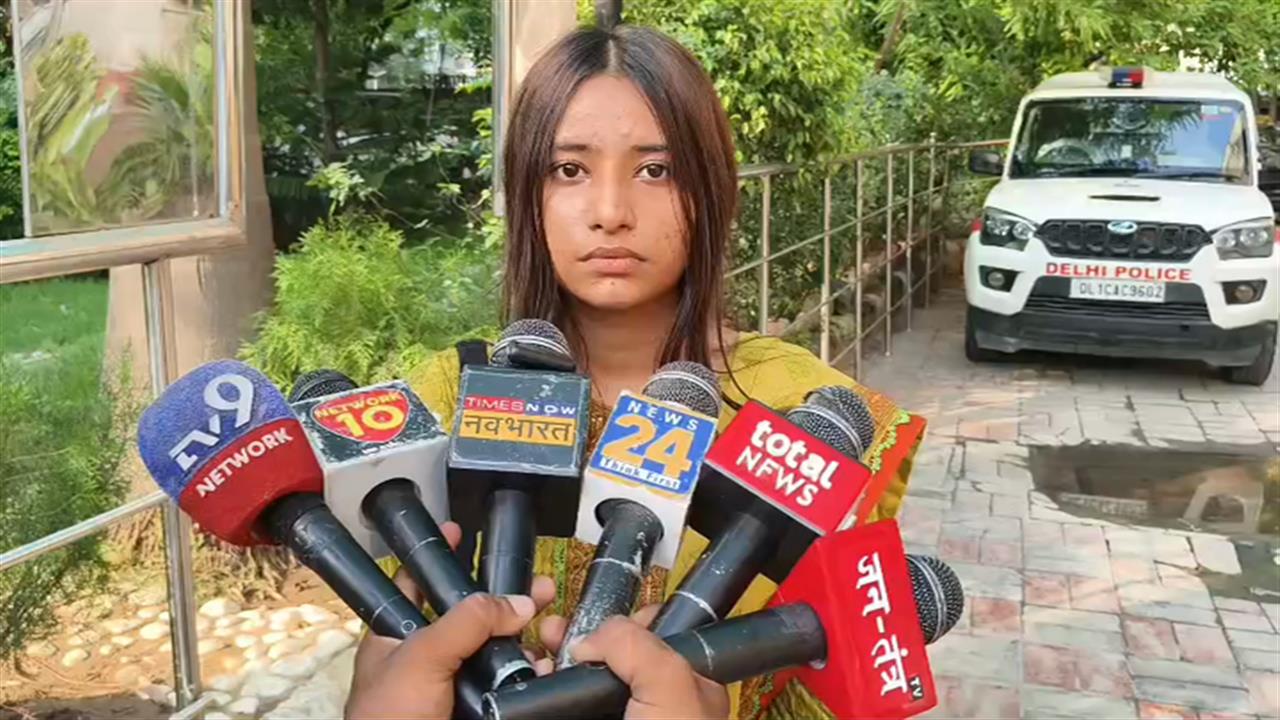 दिल्ली अग्निकांड में ज&zwj;िंदा बची बांग्&zwj;लादेश की सामया बोली- प्रत&zwj;ि शव 1 लाख 80 हजार रुपए देने पड़े