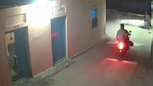 बेगूसराय में ड्यूटी पर जा रहे चौकीदार को सरेआम लात-घूंसों से पीटा