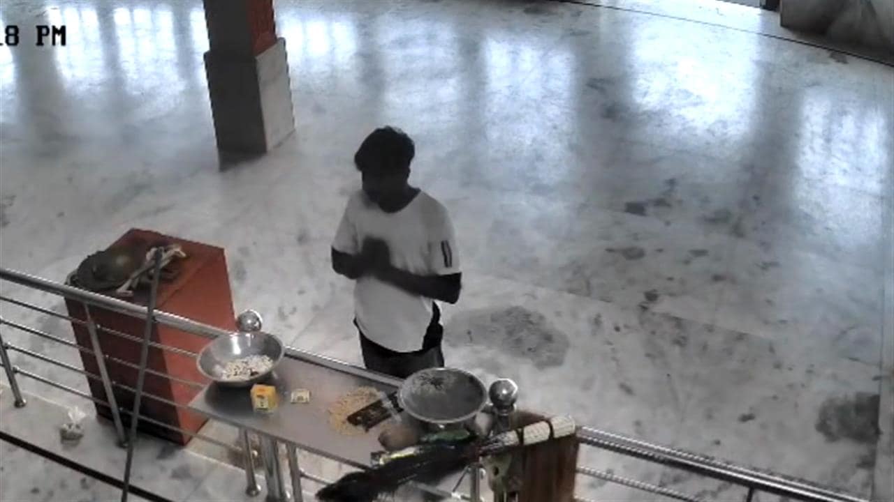 बूंदी: मंदिर में चोर ने भगवान को किया दंडवत, फिर की चोरी