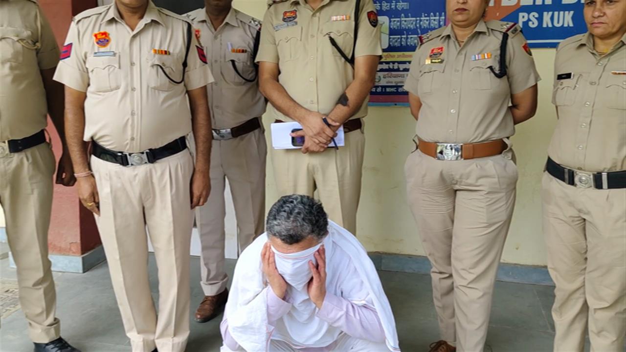15 साल की बच्ची से रेप करने वाले डॉक्टर ने मांगी कान पकड़ कर माफी