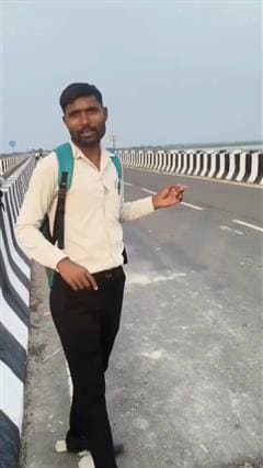 बिहार में बने पुल की खामियों की कर रहा था रिपोर्टिंग, तभी हो गया बड़ा कांड