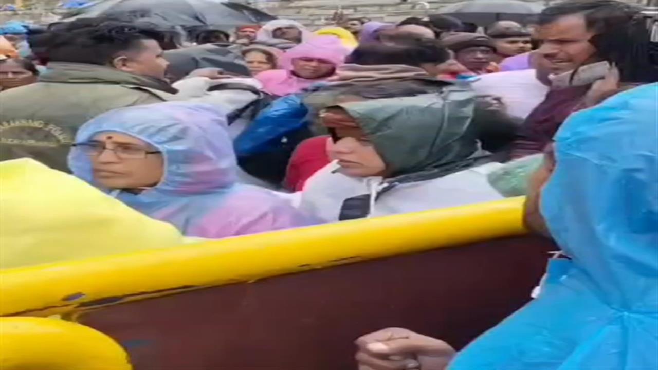 केदारनाथ धाम में श्रद्धालुओं के साथ मारपीट, VIDEO वायरल