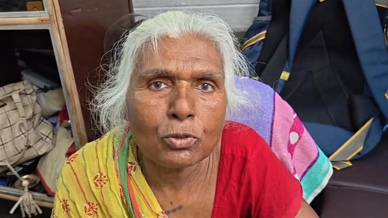 'लोग मुझे भूत बुलाने लगे हैं'...75 साल की बुजुर्ग महिला खुद को जिंदा बताने को हुई मजबूर