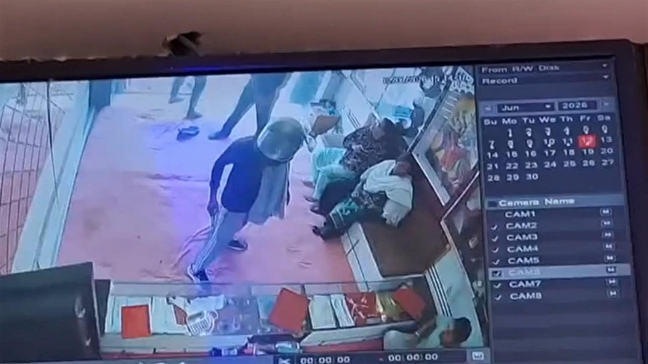 मुजफ्फरपुर में दिनदहाड़े ज्वेलरी शॉप से ​​70 लाख रुपये की लूट, CCTV फुटेज आया सामने