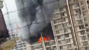 नोएडा की सोसाइटी में 12वें फ्लोर पर लगी आग, कई फ्लैटों में पहुंची