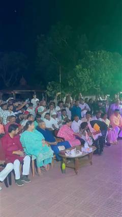 राबड़ी देवी ने गायक छोटू छलिया को दिया सोने का कंगन