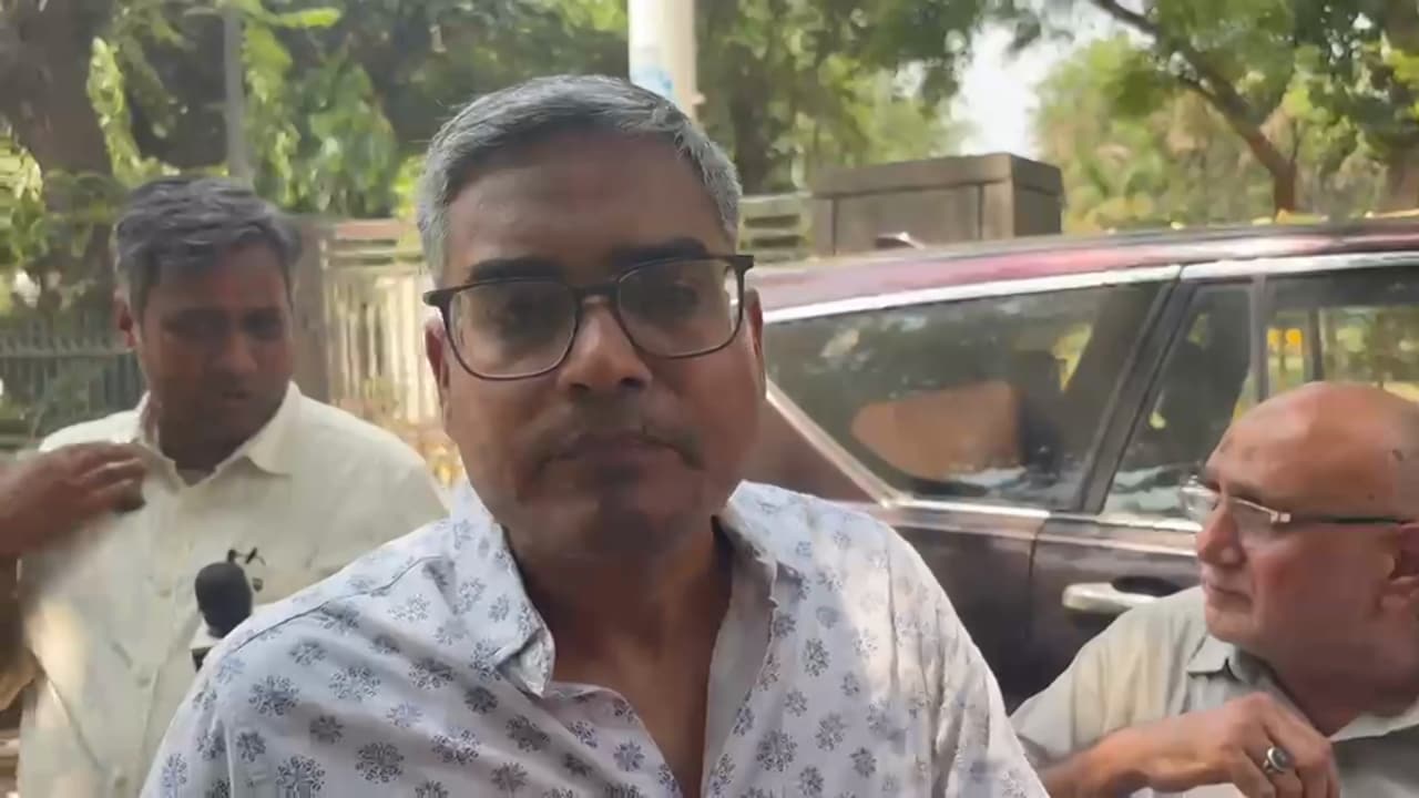 दिल्ली अग्निकांड में फरिश्ता बना ये गद्दे वाला,  डेढ़ लाख का नुकसान कराकर बचाईं 12 जानें