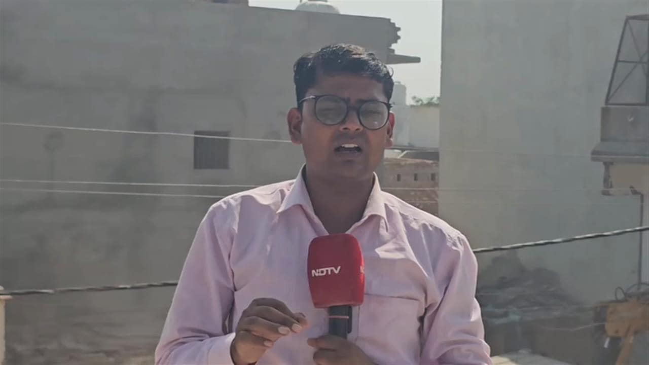 संभल में सरकारी भूमि पर बनी अवैध मस्जिद पर चला प्रशासन का बुलडोजर