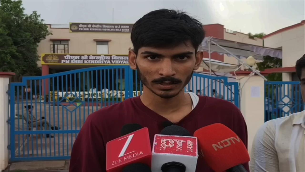 लापरवाही! गलत जानकारी देने पर दो परीक्षा केंद्रों के बीच चक्कर लगाता रहा छात्र, छूटा NEET का एग्जाम