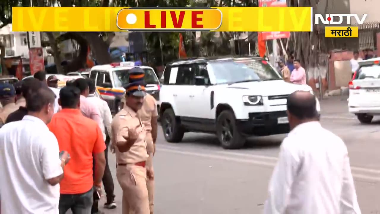 Y.B. Centre मध्ये खासदारांसह शिंदे दाखल, शिवसैनिकांची गर्दी; सेंटरबाहेरुन स्थितीचा घेतलेला आढावा