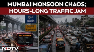 Mumbai Rains | Heavy Rains Trigger Massive Traffic Jams At Kurla's Priyadarshini Area