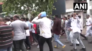 ममता बनर्जी की रैली में हंगामा, प्रदर्शनकारियों ने फेंके अंडे