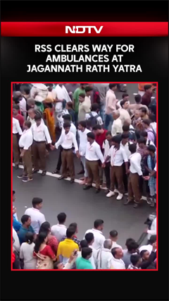 Video: Puri Rath Yatra 2026 | RSS Volunteers Form Human Chain For Ambulance During Rath Yatra