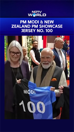 Video: PM Modi & New Zealand PM Showcase Jersey Νο. 100