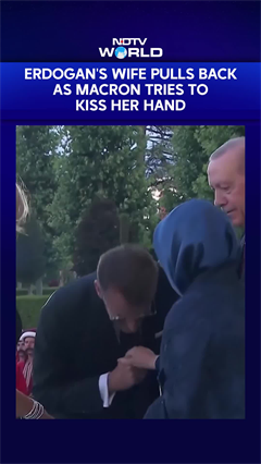 Macron Turkey Visit | Erdogan's Wife Pulls Back As Macron Tries To Kiss Her Hand