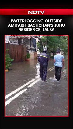 Waterlogging Outside Amitabh Bachchan's Juhu Residence, Jalsa