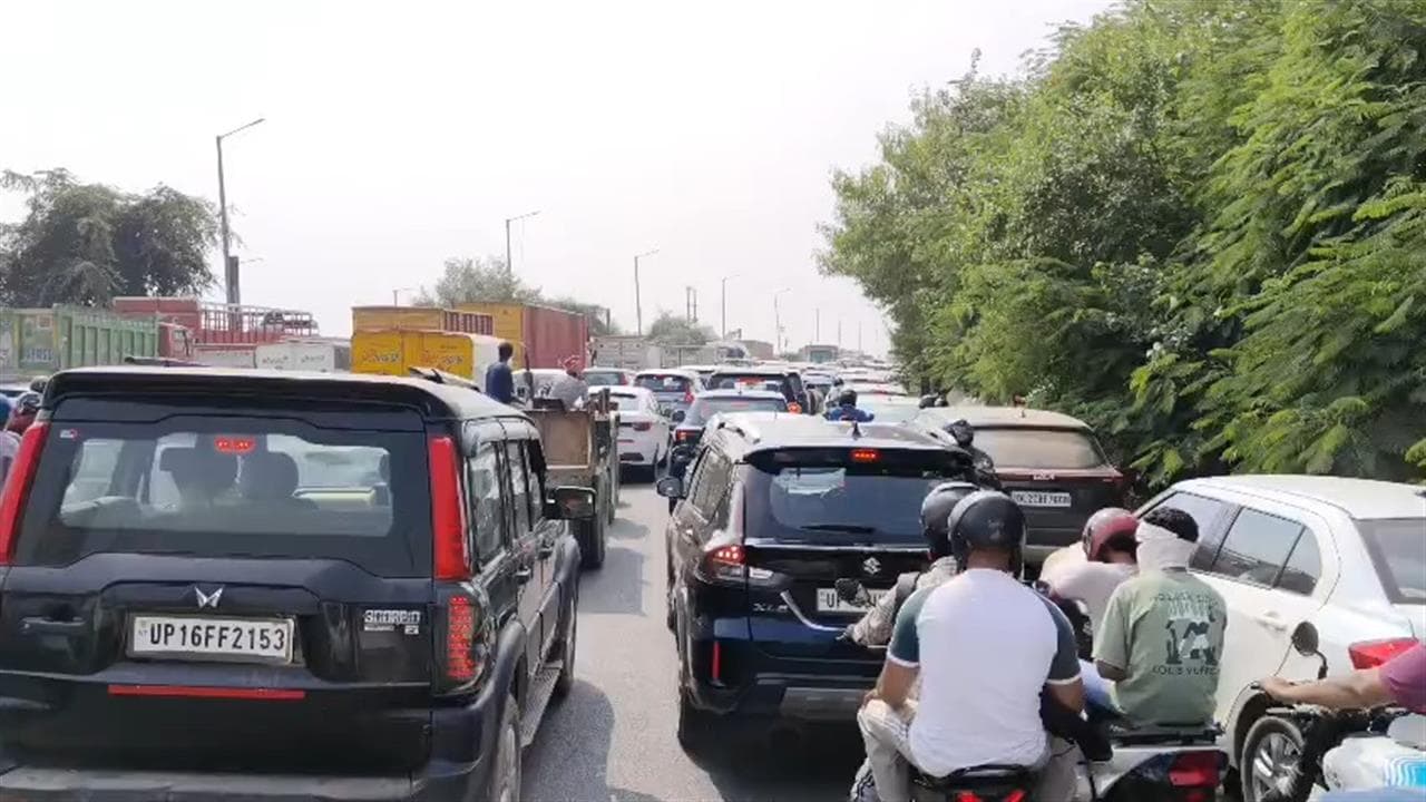 Delhi Sees Heavy Traffic As Cops Stop CJP Protesters