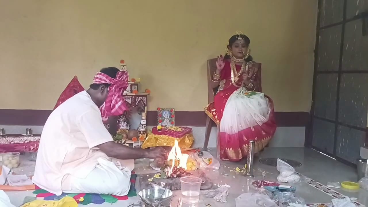 West Bengal: Couple Worships 8-Year-Old Daughter As Goddess Lakshmi