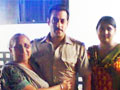 Video : Salman Khan meets Sarabjit Singh's family