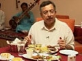 Video: ग्वालियर के जायके विनोद दुआ के साथ...