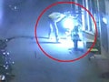 Video : कैमरे में कैद : दो सनकी लड़कों ने फूंके 19 टू-व्हीलर्स
